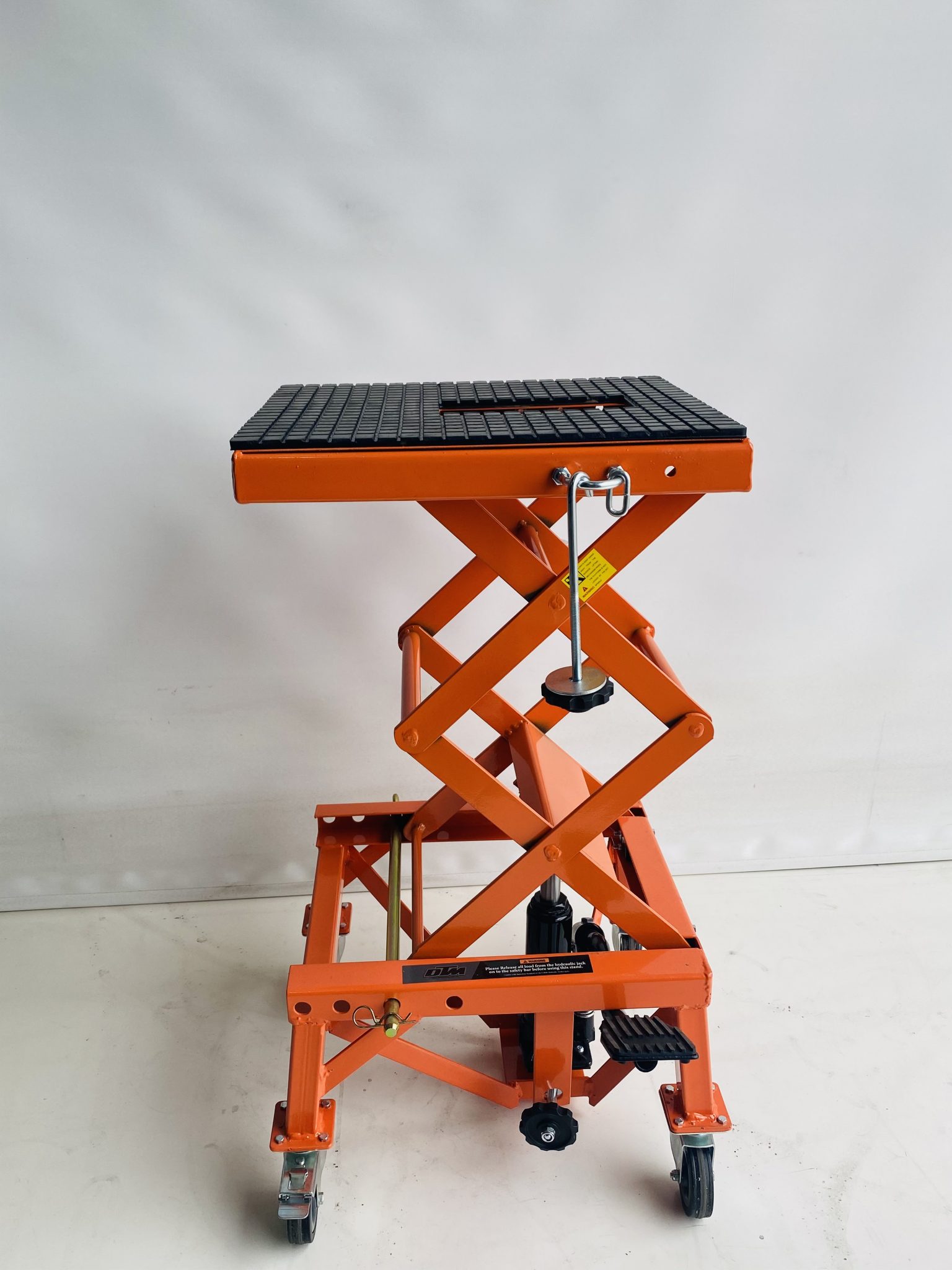 Hydraulic motorcycle lift stand on wheels AS-2615:2016 - DTM Trading